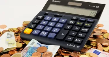 Stipendi personale scolastico: a febbraio potrebbero essere più bassi, da 200 a 500 euro, per via del conguaglio fiscale