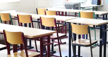 Dispersione scolastica. Dieci alunni per classe, insegnanti più formati e meglio pagati. Le proposte di Valditara