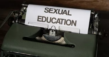 Educazione sessuale nelle scuole. Il sottosegretario all'istruzione Sasso si oppone. FLC CGIL a favore: il caso dell'IC di Ceresara