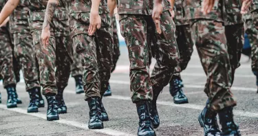 La Russa propone una mini-naja: servizio militare volontario di 40 giorni in cambio di punti per la maturità o alla laurea